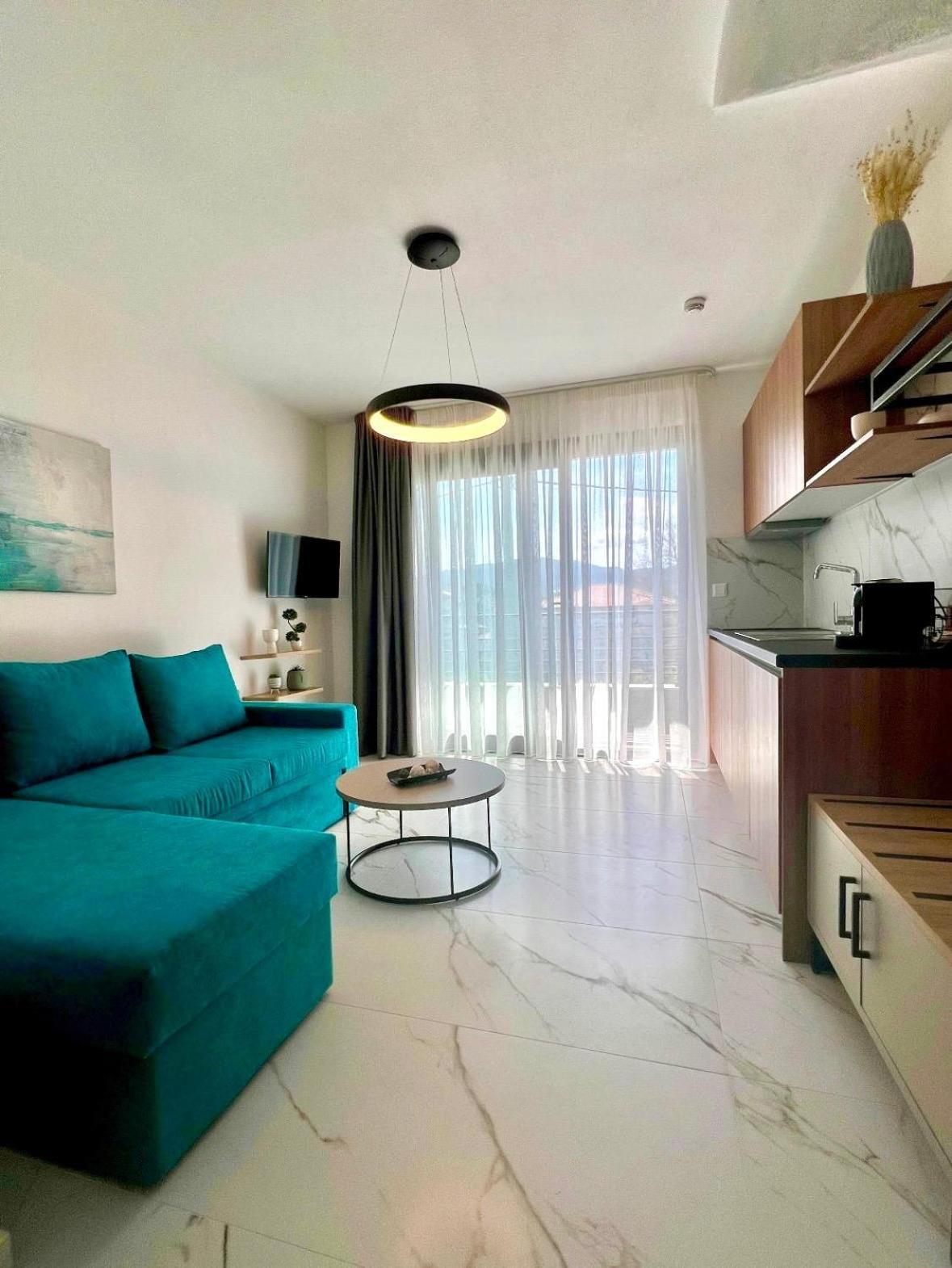 Four Shades Luxury Suites Сарти Экстерьер фото
