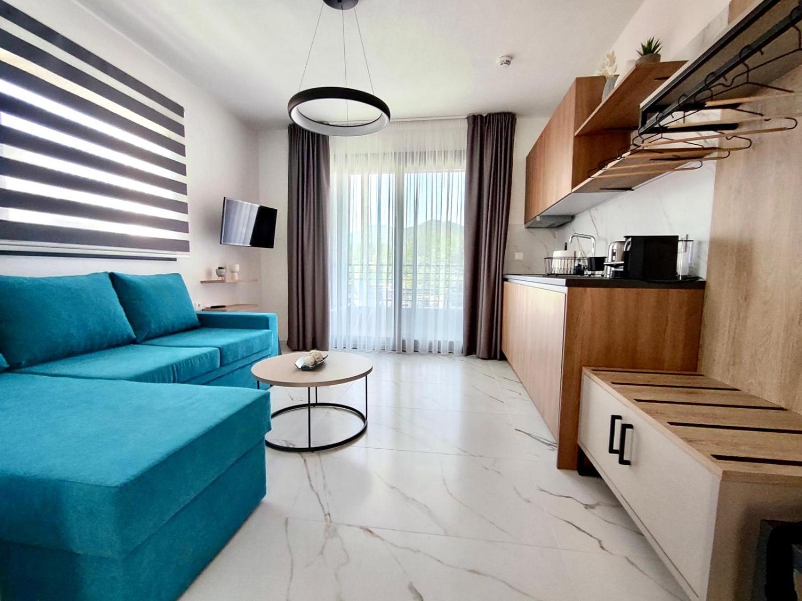 Four Shades Luxury Suites Сарти Экстерьер фото