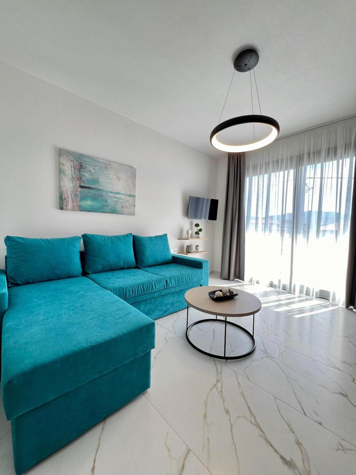 Four Shades Luxury Suites Сарти Экстерьер фото