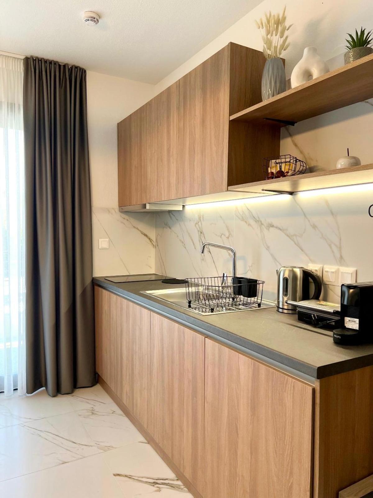 Four Shades Luxury Suites Сарти Экстерьер фото