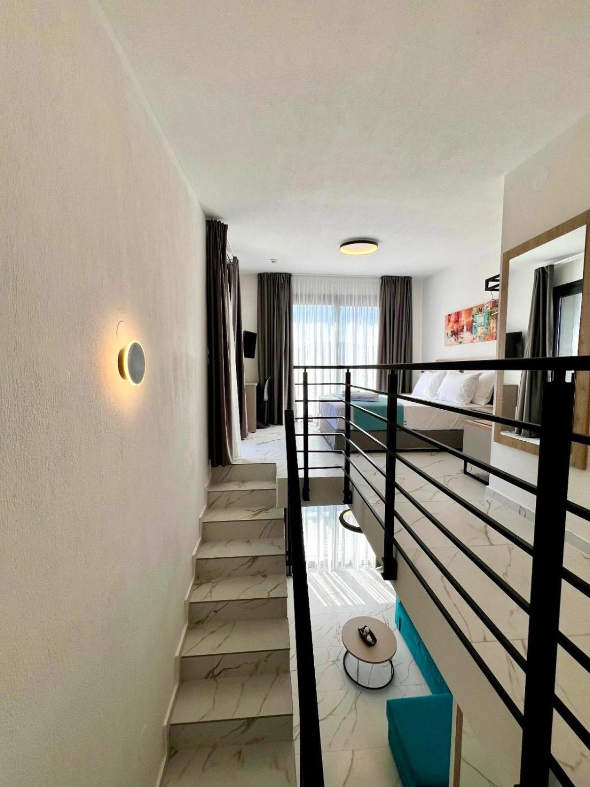 Four Shades Luxury Suites Сарти Экстерьер фото