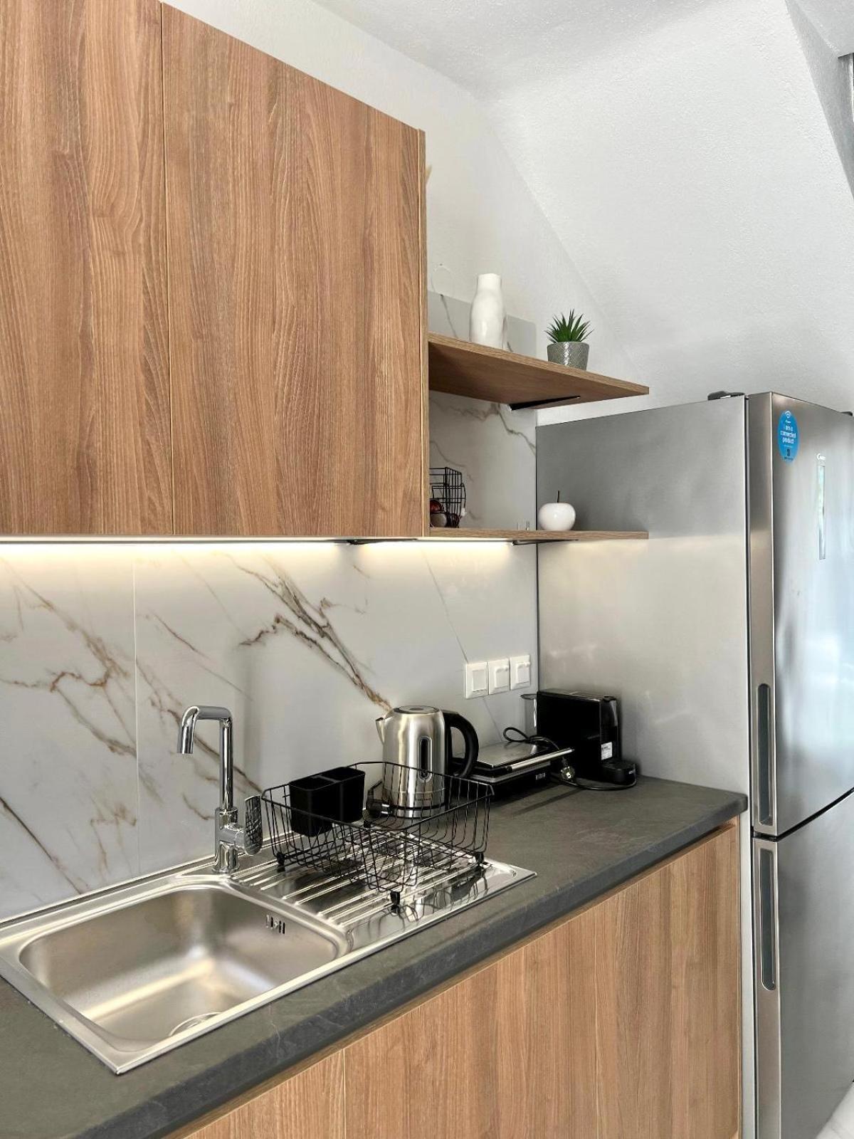 Four Shades Luxury Suites Сарти Экстерьер фото