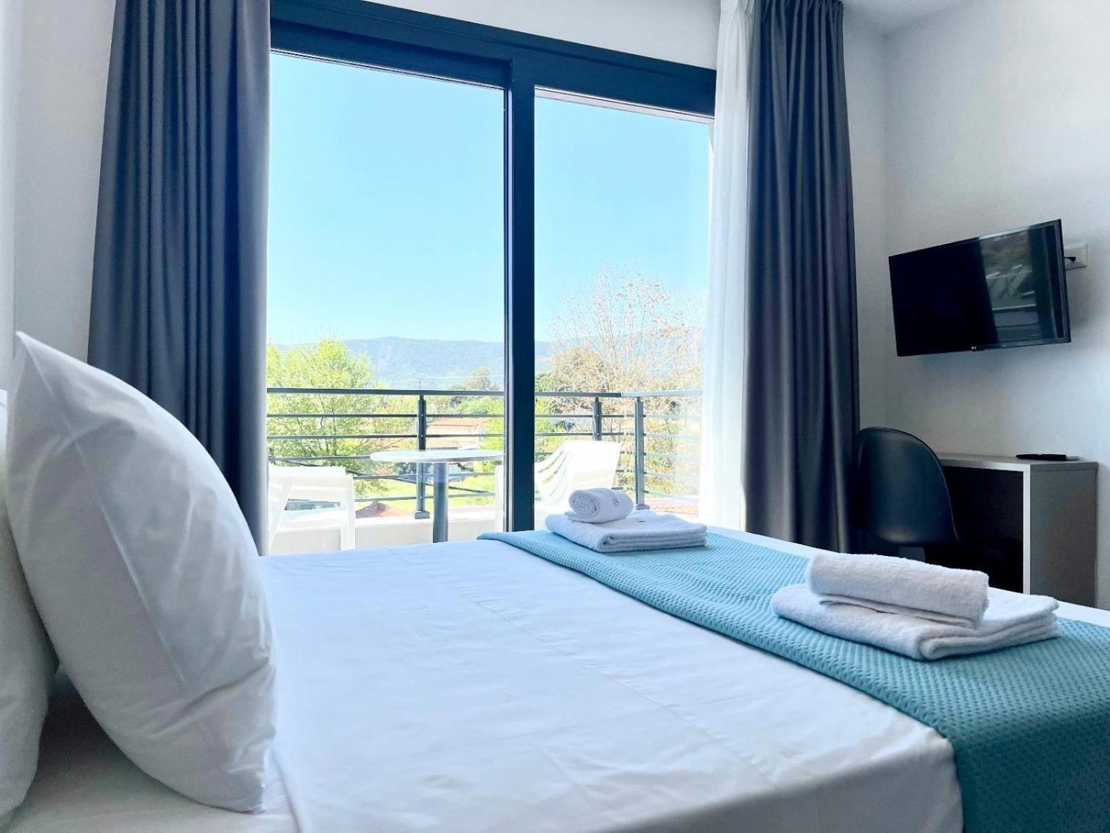 Four Shades Luxury Suites Сарти Экстерьер фото