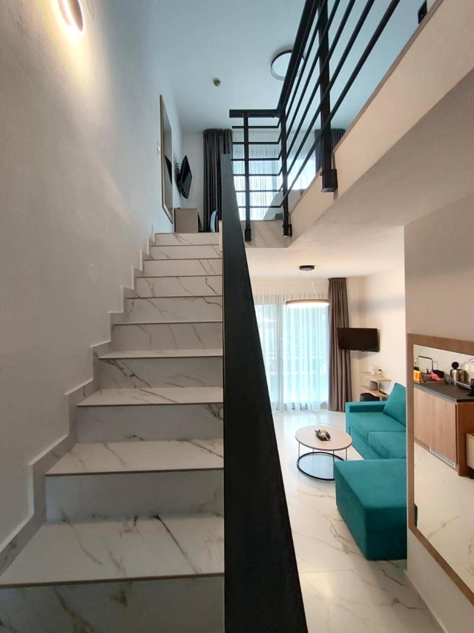 Four Shades Luxury Suites Сарти Экстерьер фото