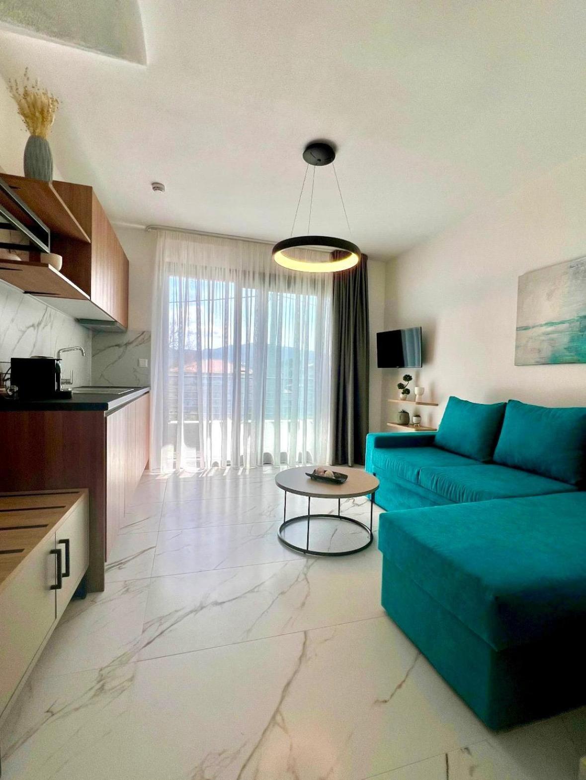 Four Shades Luxury Suites Сарти Экстерьер фото