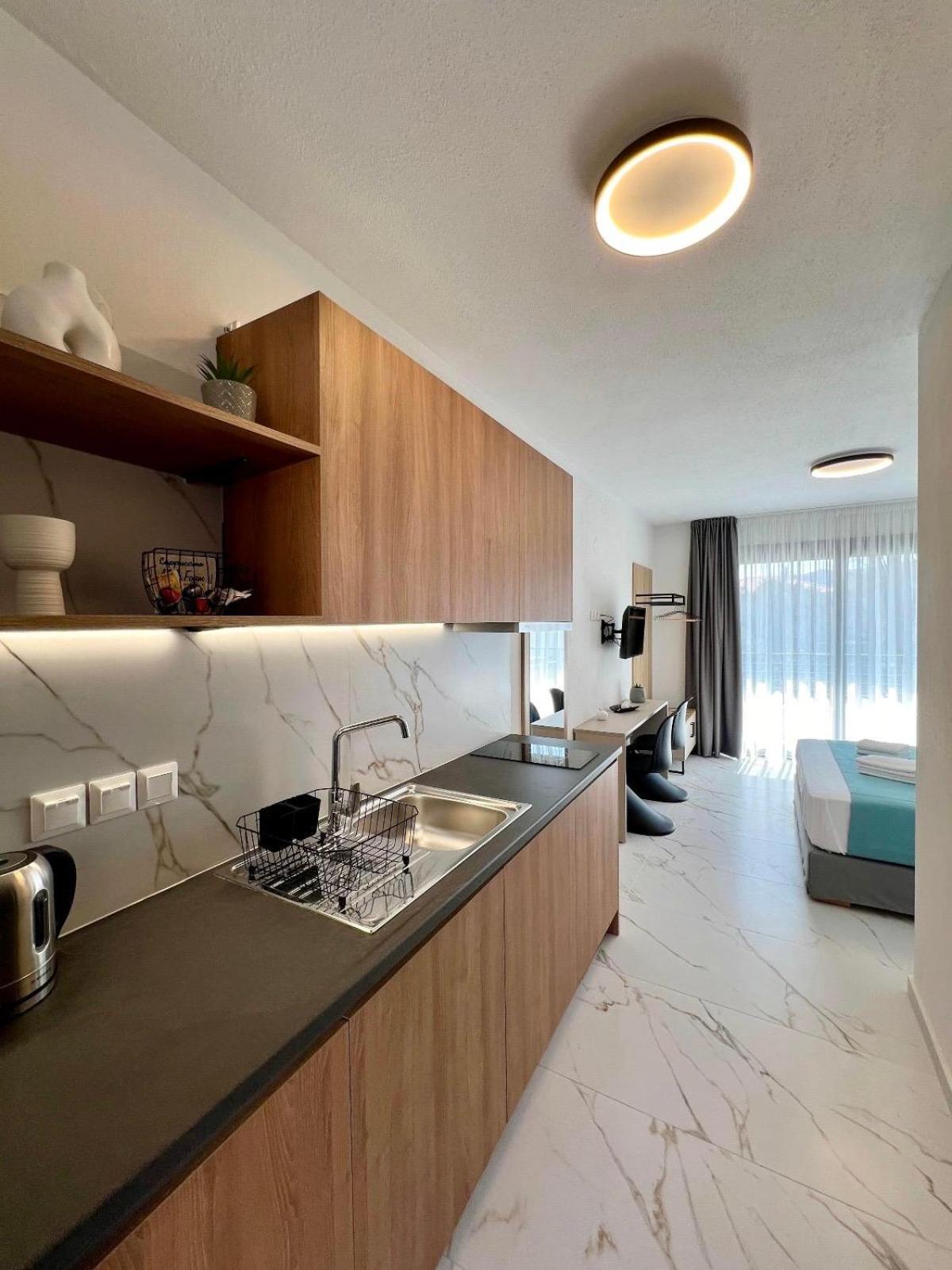 Four Shades Luxury Suites Сарти Экстерьер фото