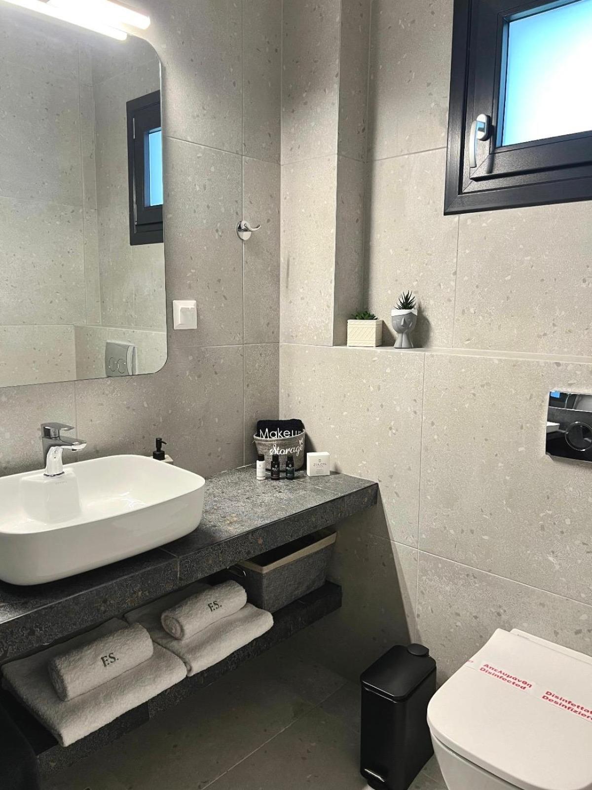 Four Shades Luxury Suites Сарти Экстерьер фото