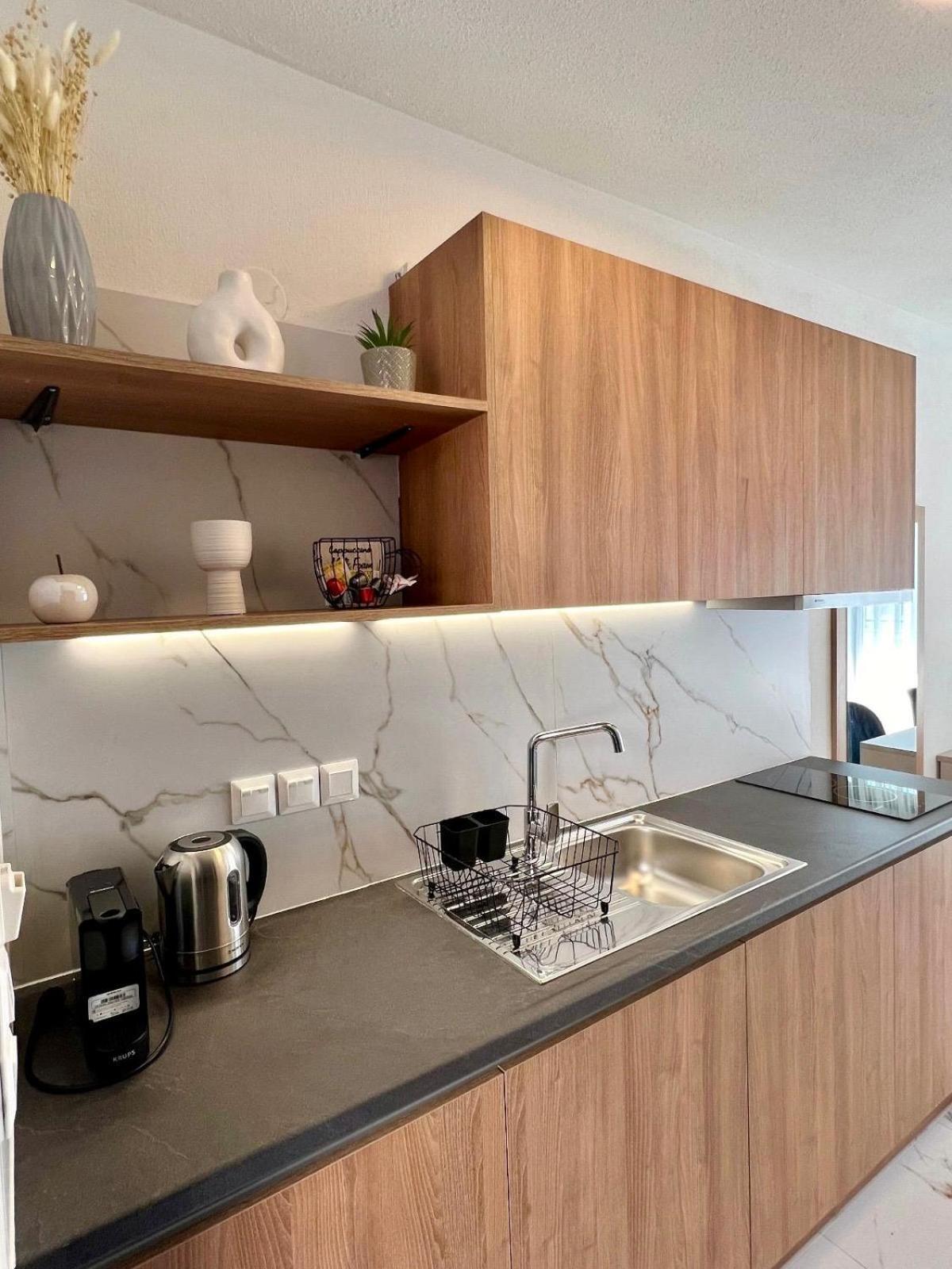 Four Shades Luxury Suites Сарти Экстерьер фото