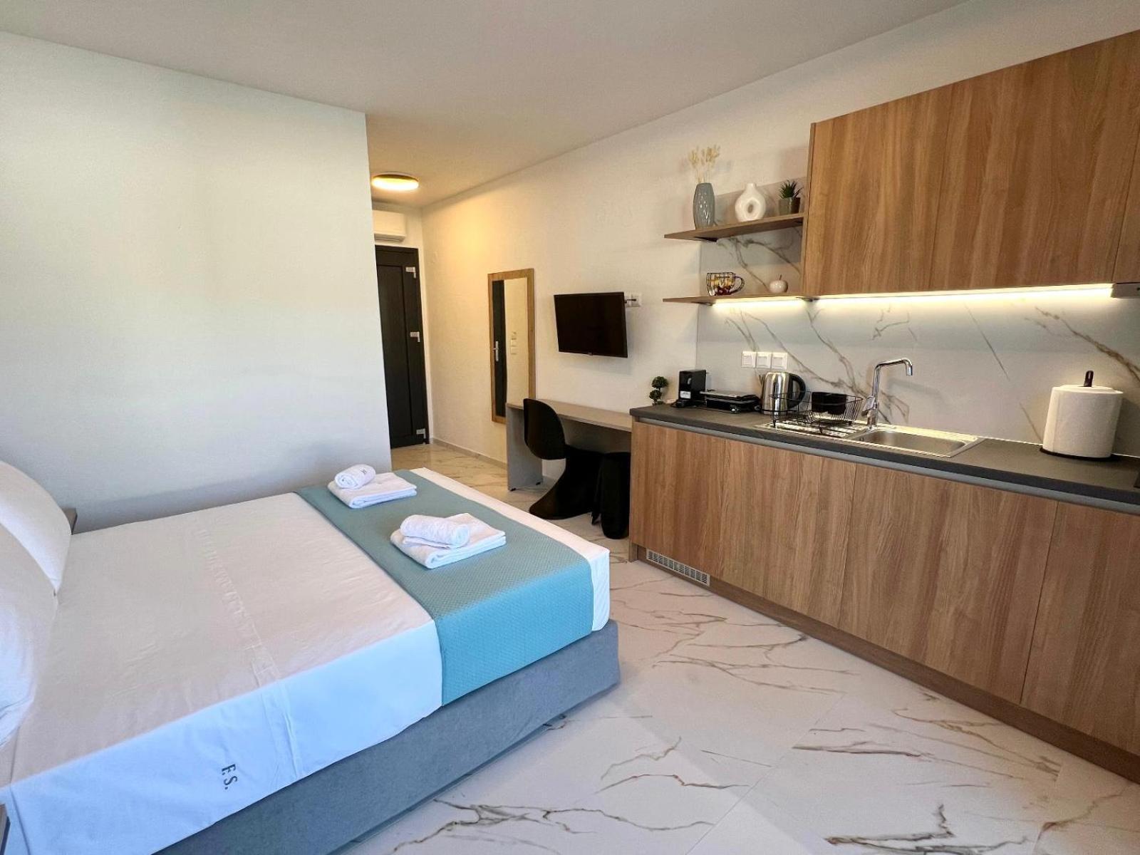 Four Shades Luxury Suites Сарти Экстерьер фото