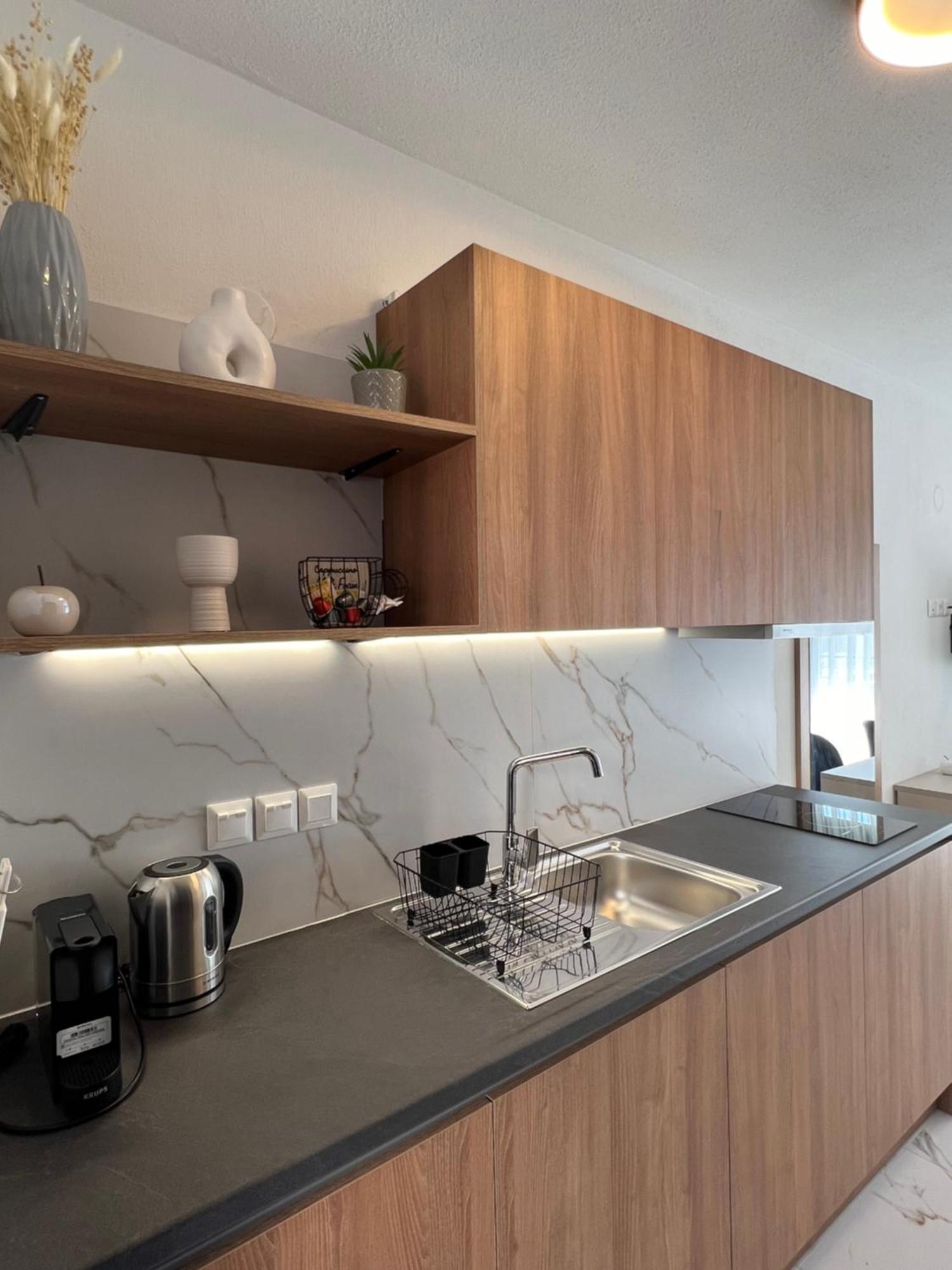 Four Shades Luxury Suites Сарти Экстерьер фото