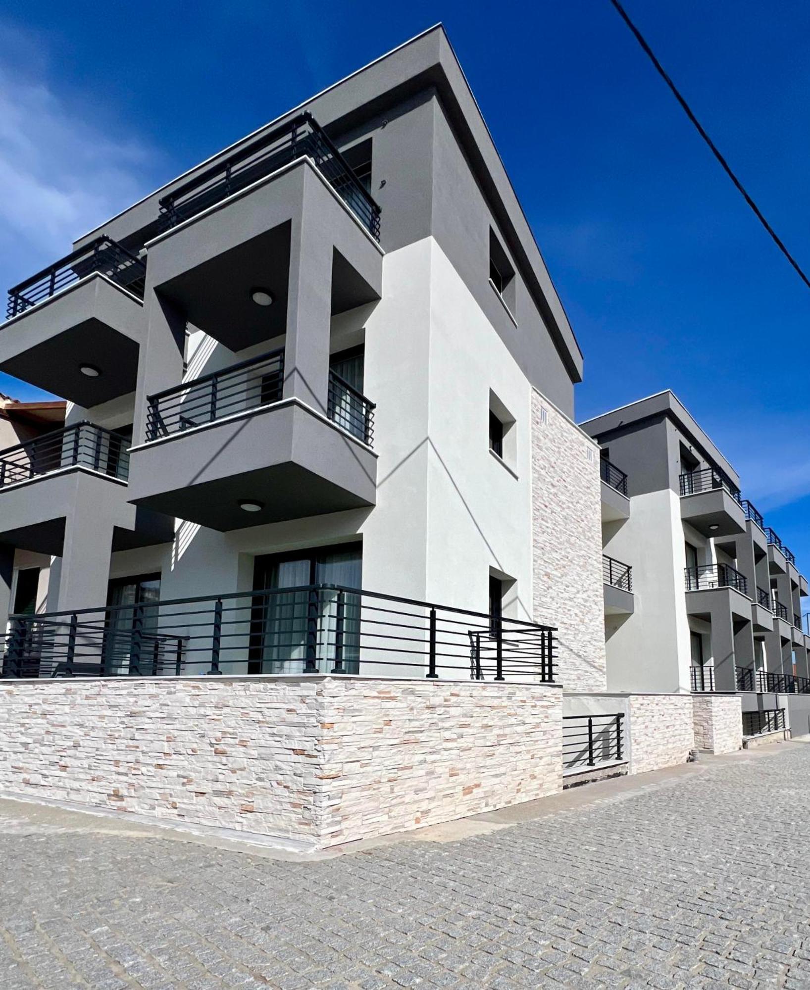 Four Shades Luxury Suites Сарти Экстерьер фото